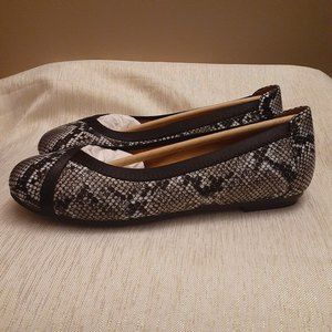 Vionic Womens Flats